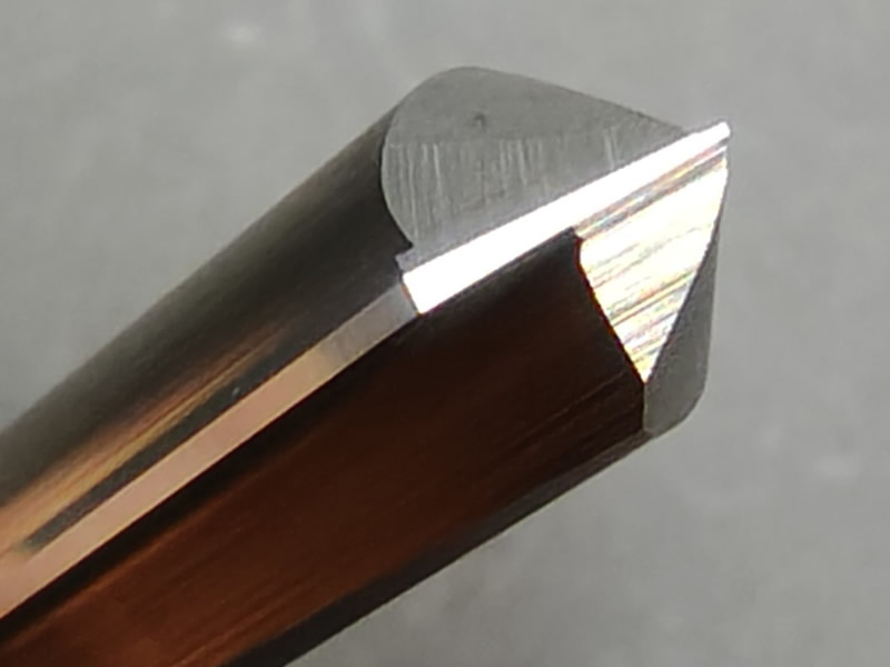φ10ハイス直刃エンドミルを、先端角100°の工具に改造