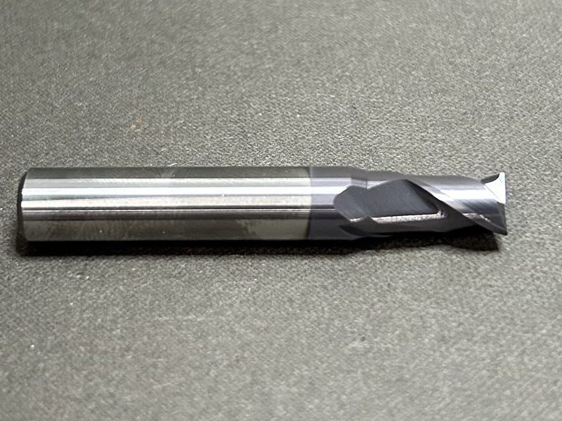 φ7.0・ねじれ角35°の超硬エンドミルを素材から新品製作